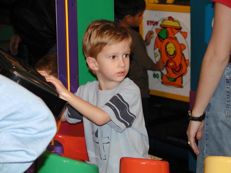 camera/2002/12(December)/12_15_Zen's_Birthday_Party/800x600_PC150019.JPG