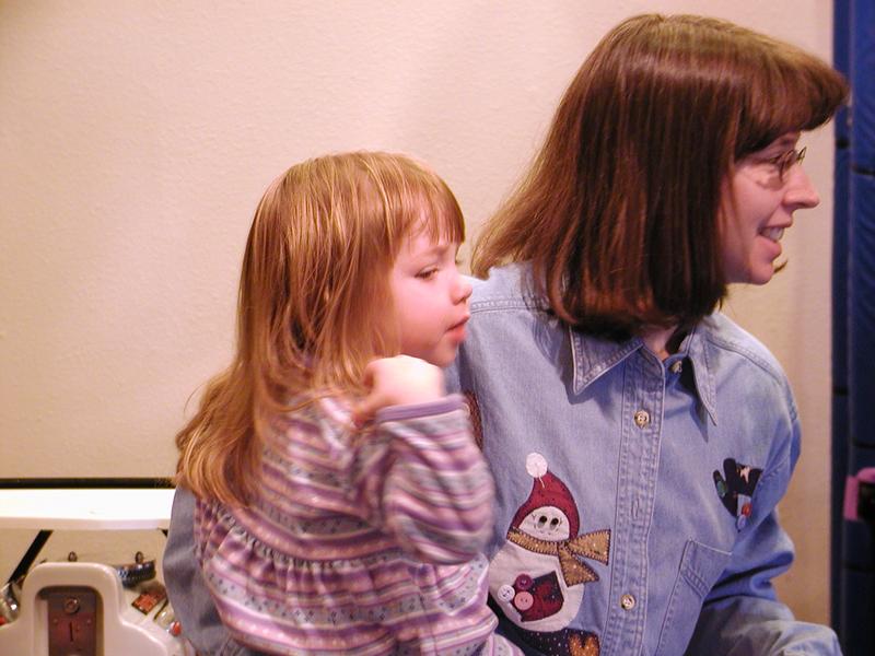 camera/2002/12(December)/12_15_Zen's_Birthday_Party/800x600_PC150024.JPG
