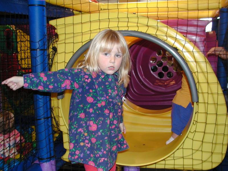 camera/2002/12(December)/12_15_Zen's_Birthday_Party/800x600_PC150032.JPG