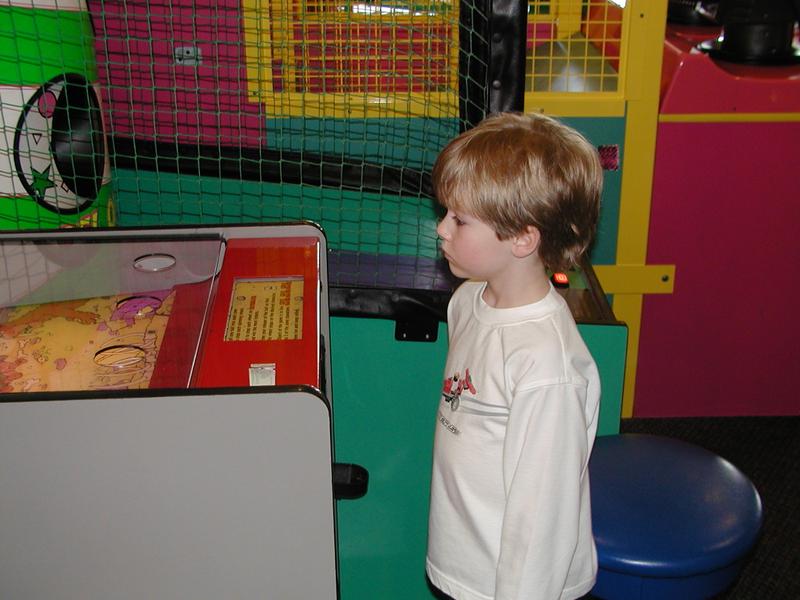 camera/2002/12(December)/12_15_Zen's_Birthday_Party/800x600_PC150049.JPG