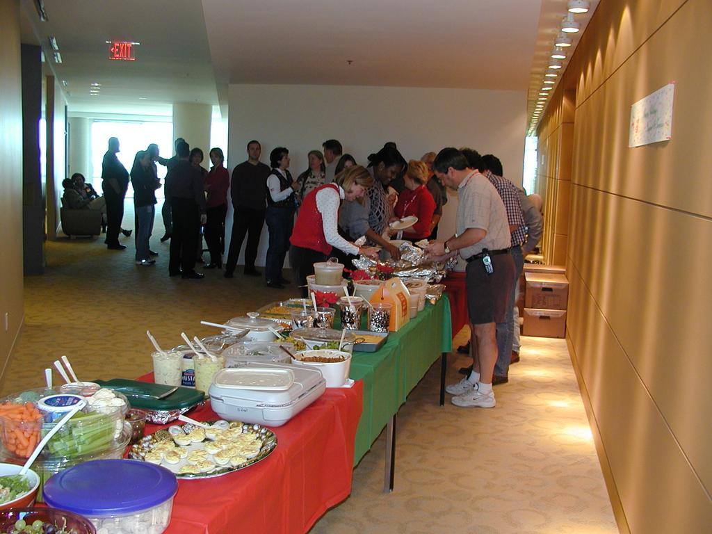 camera/2002/12(December)/12_19_Tivoli_Support_Pot_Luck/1024x768_PC190002.JPG