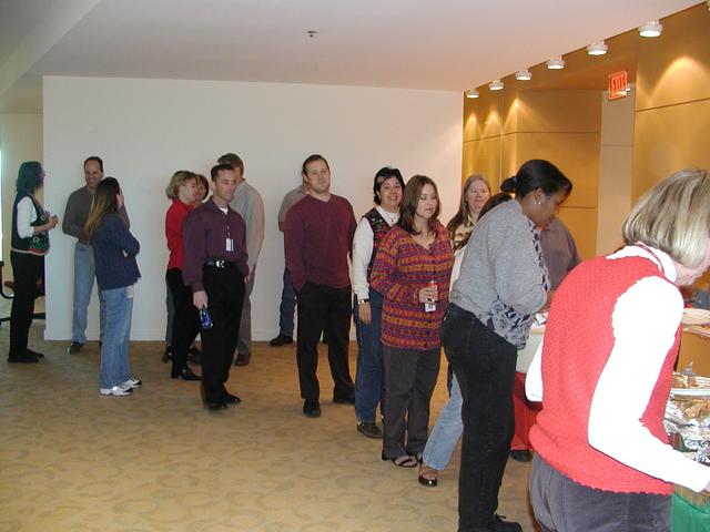 camera/2002/12(December)/12_19_Tivoli_Support_Pot_Luck/640x480_PC190003.JPG