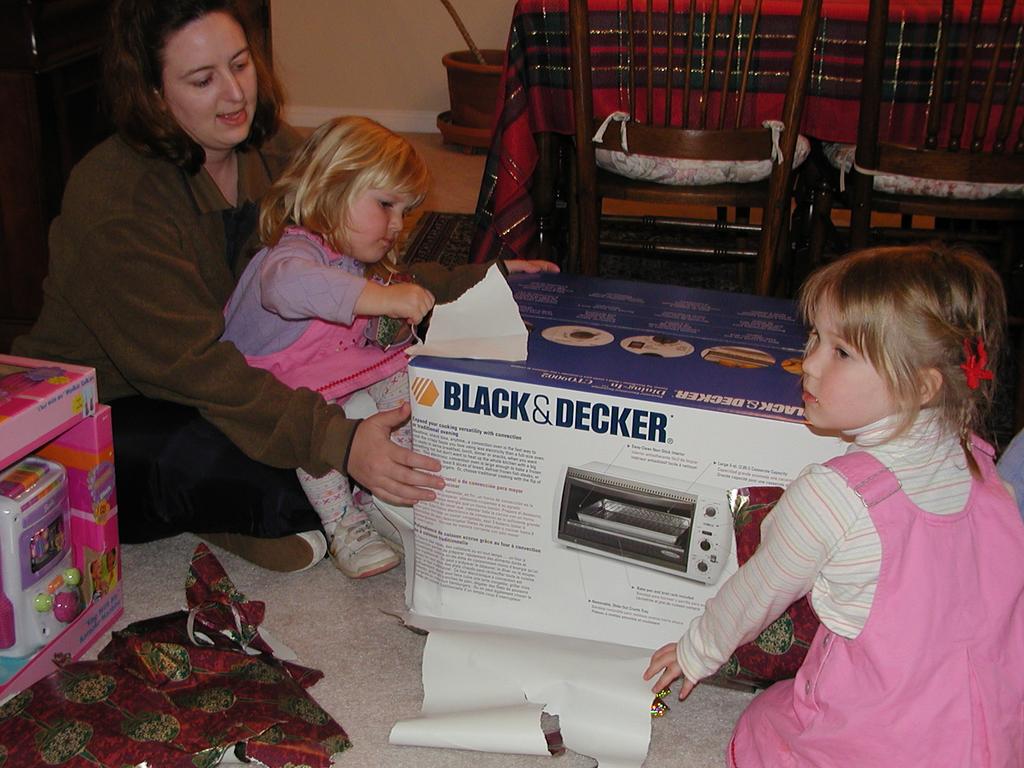 camera/2002/12(December)/12_22_Maddox_Early_Christmas/1024x768_PC220018.JPG