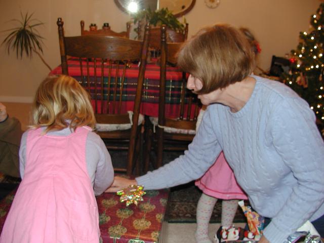 camera/2002/12(December)/12_22_Maddox_Early_Christmas/640x480_PC220014.JPG