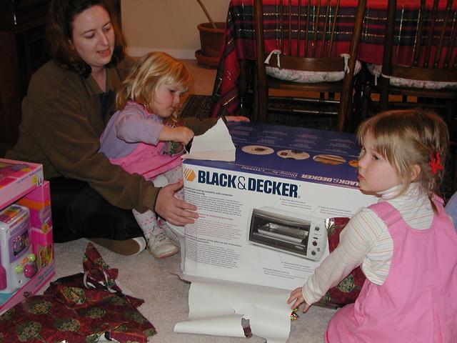 camera/2002/12(December)/12_22_Maddox_Early_Christmas/640x480_PC220018.JPG