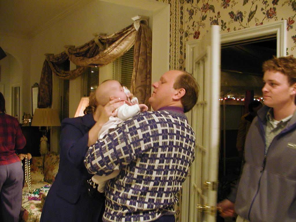 camera/2002/12(December)/12_24_Beyer_Christmas_Eve/1024x768_PC240079.JPG