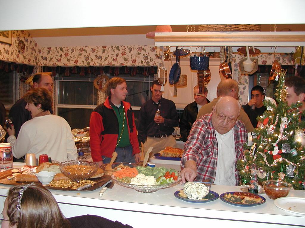 camera/2002/12(December)/12_24_Beyer_Christmas_Eve/1024x768_PC240082.JPG