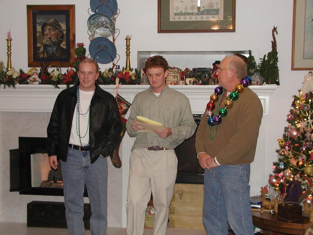 camera/2002/12(December)/12_24_Beyer_Christmas_Eve/1024x768_PC240105.JPG