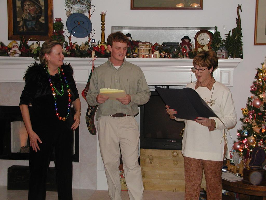 camera/2002/12(December)/12_24_Beyer_Christmas_Eve/1024x768_PC240122.JPG