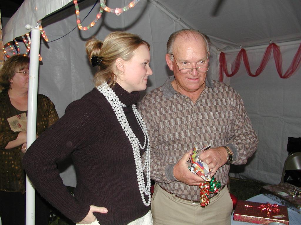 camera/2002/12(December)/12_24_Beyer_Christmas_Eve/1024x768_PC240149.JPG