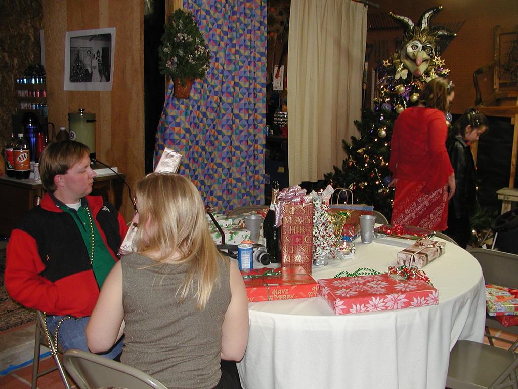camera/2002/12(December)/12_24_Beyer_Christmas_Eve/1024x768_PC240152.JPG