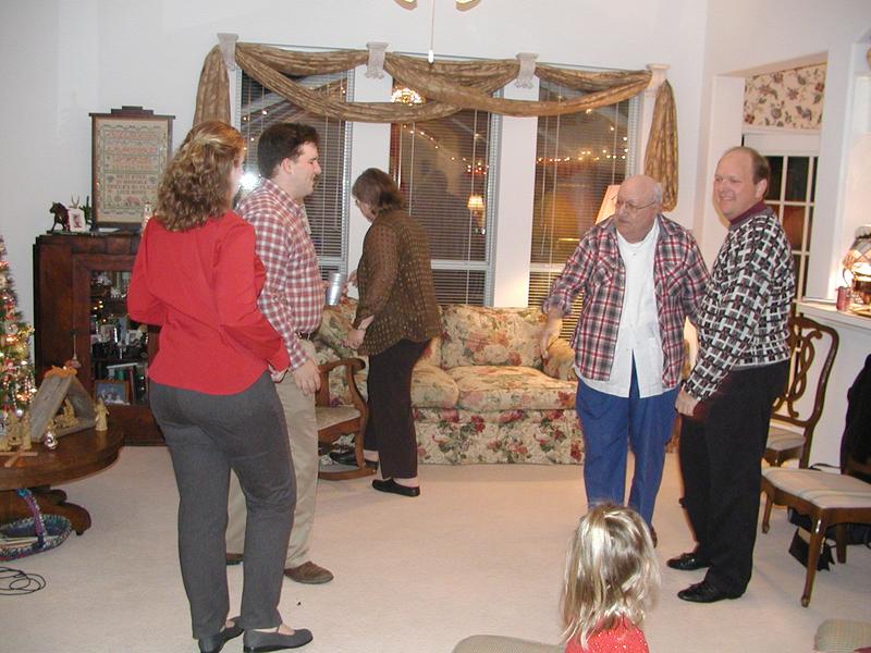 camera/2002/12(December)/12_24_Beyer_Christmas_Eve/800x600_PC240076.JPG