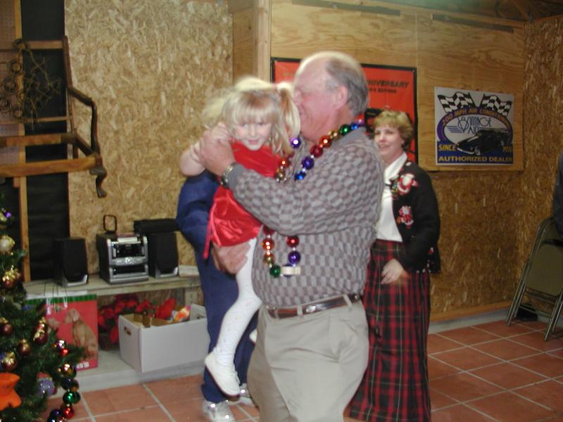 camera/2002/12(December)/12_24_Beyer_Christmas_Eve/800x600_PC240173.JPG