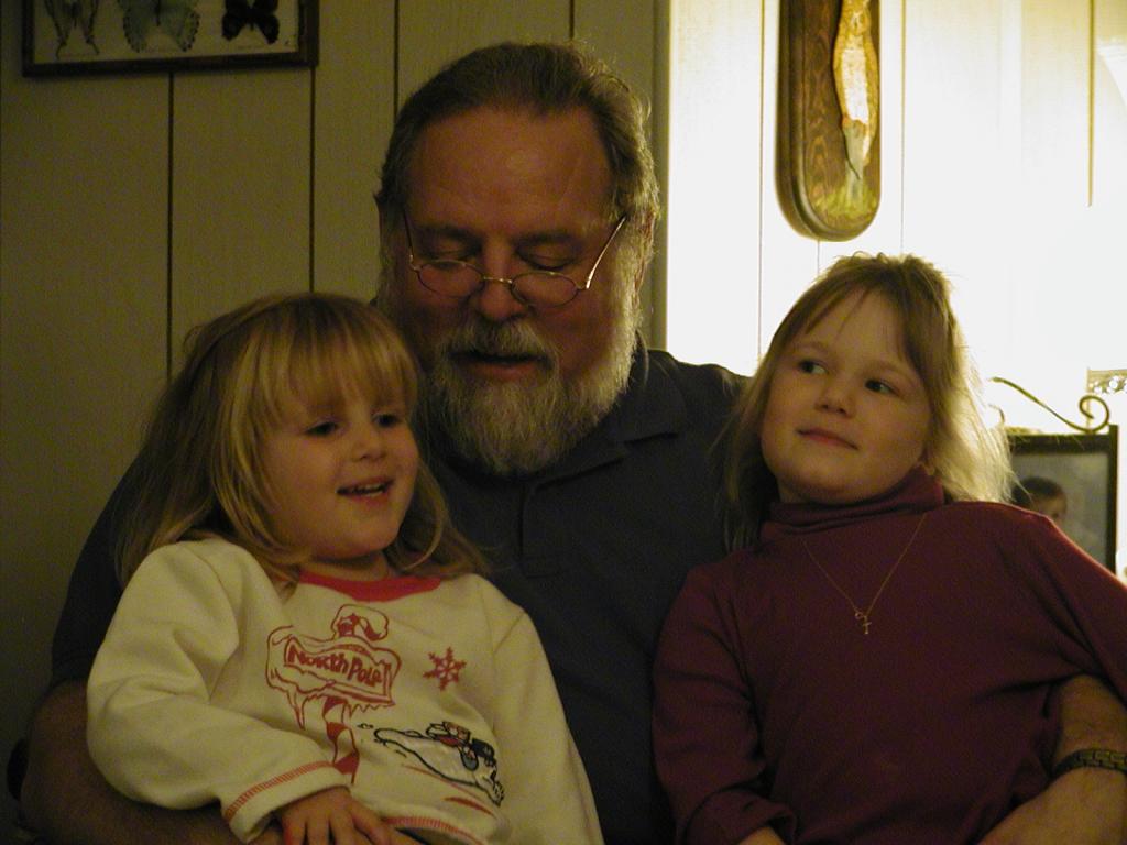 camera/2002/12(December)/12_25_Christmas_at_Grandmom's/1024x768_PC250080.JPG