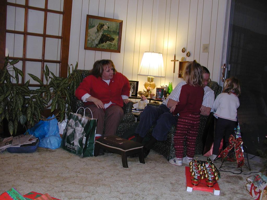 camera/2002/12(December)/12_25_Christmas_at_Grandmom's/1024x768_PC250106.JPG