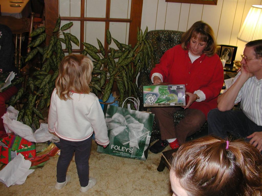 camera/2002/12(December)/12_25_Christmas_at_Grandmom's/1024x768_PC250134.JPG