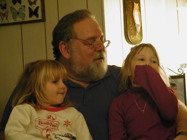 camera/2002/12(December)/12_25_Christmas_at_Grandmom's/640x480_PC250078.JPG