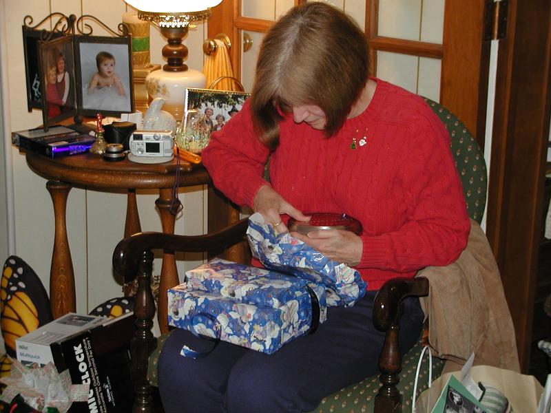 camera/2002/12(December)/12_25_Christmas_at_Grandmom's/800x600_PC250136.JPG