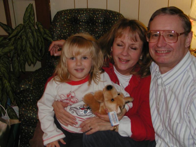 camera/2002/12(December)/12_25_Christmas_at_Grandmom's/800x600_PC250166.JPG