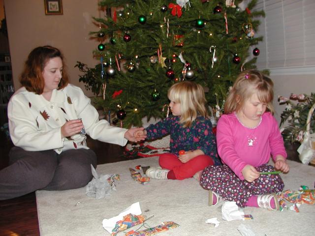camera/2002/12(December)/Advent_Calendars/640x480_PC150111.JPG