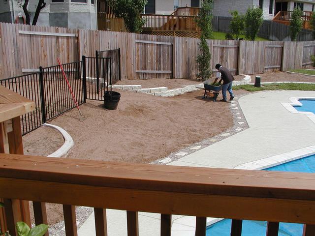 camera/2002/Landscaping/640x480_P5230084.JPG