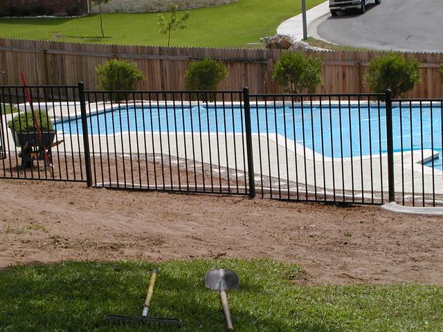 camera/2002/Landscaping/640x480_P5230090.JPG