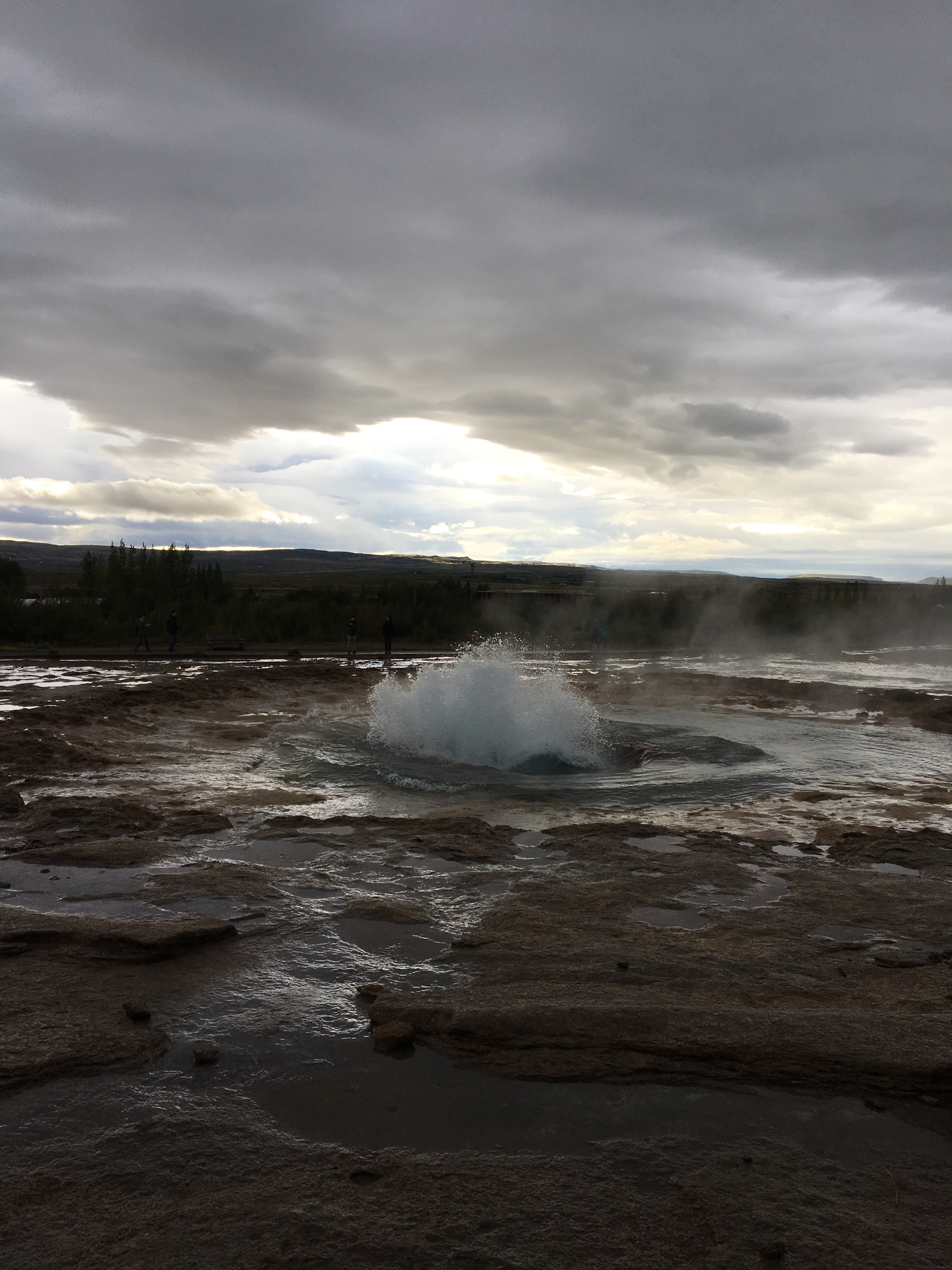 2017-09-04-Iceland-043-Geysir-little-blow.JPG