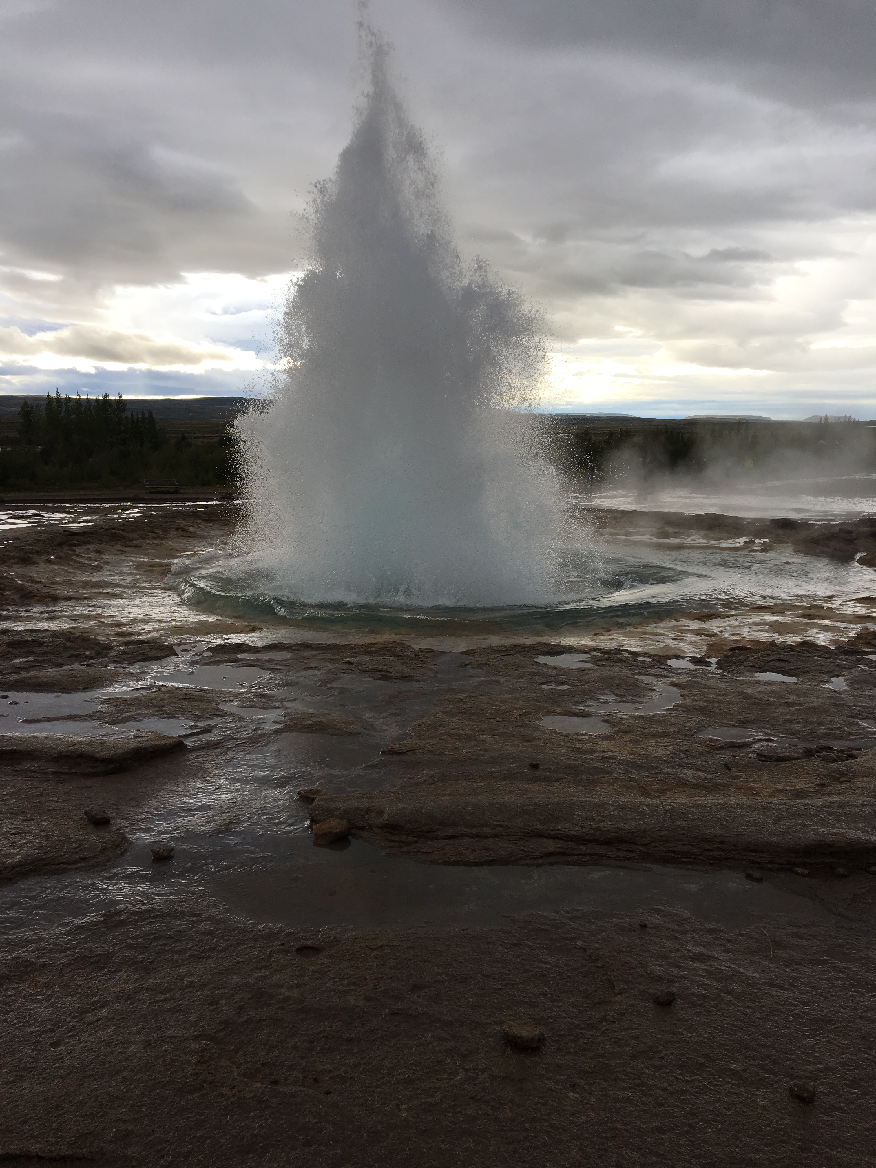2017-09-04-Iceland-044-Geysir-little-blow.JPG