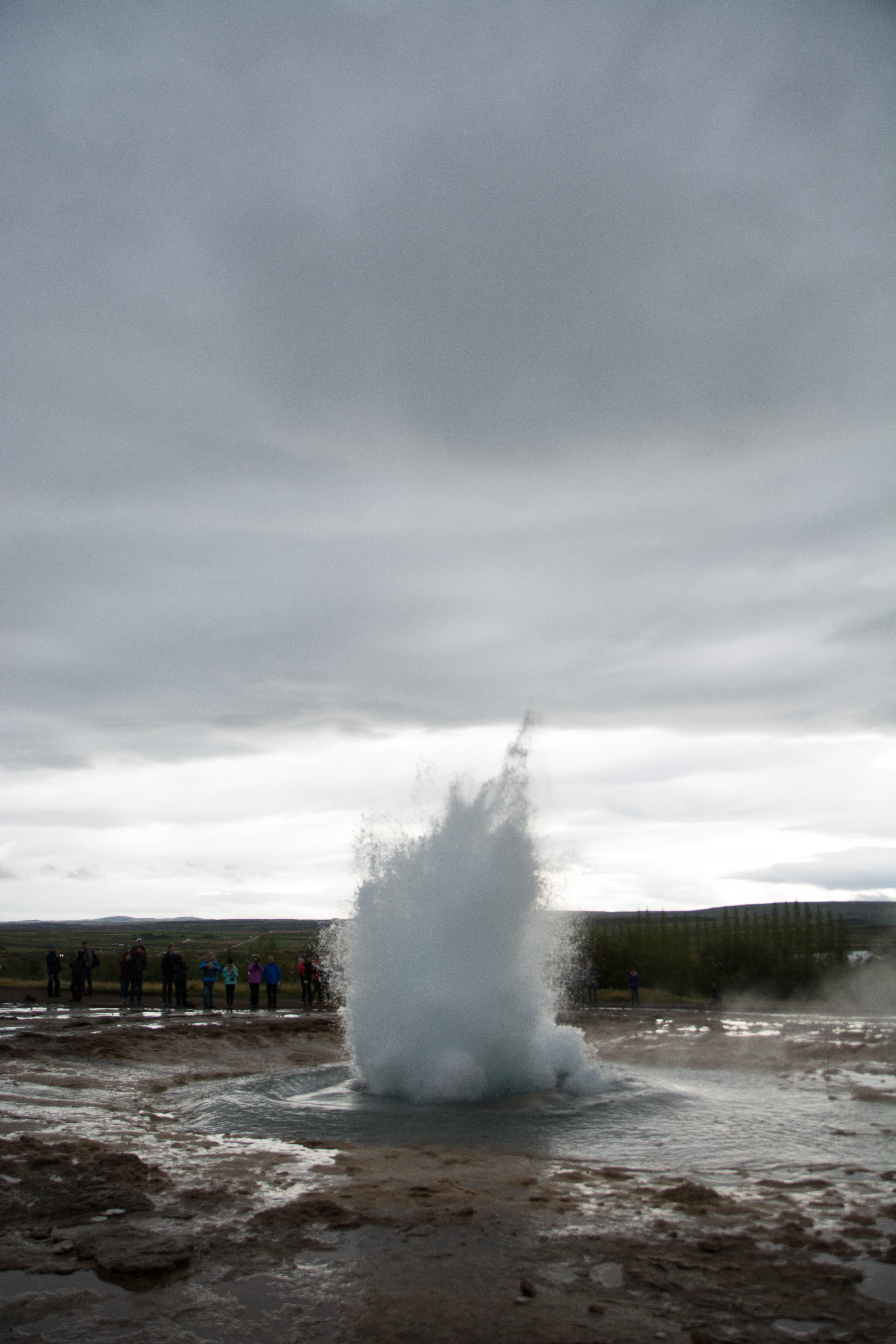 2017-09-04-Iceland-057-Geysir-little-blow.jpg