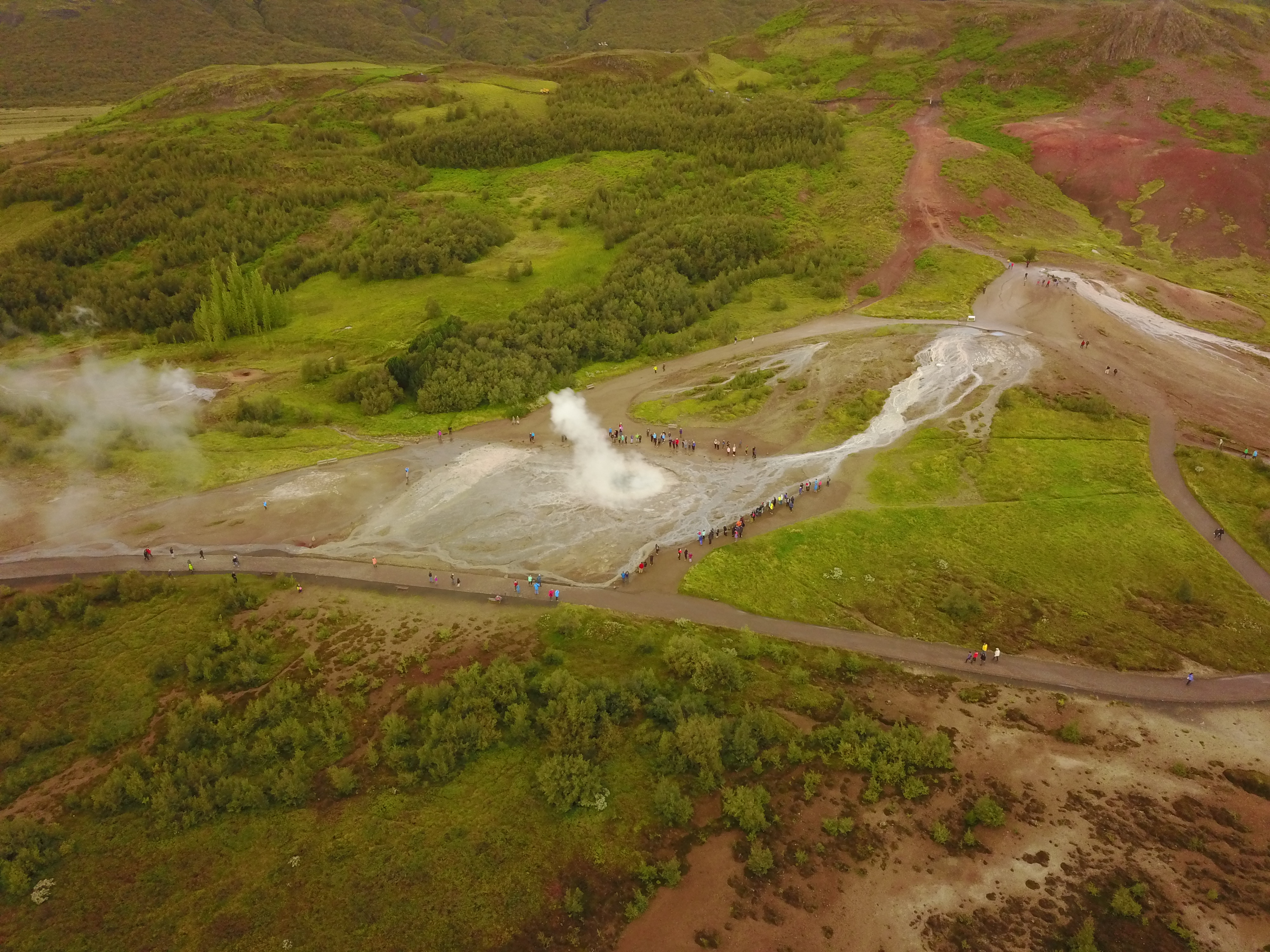 2017-09-04-Iceland-066-Geysir-little-blow-drone.JPG