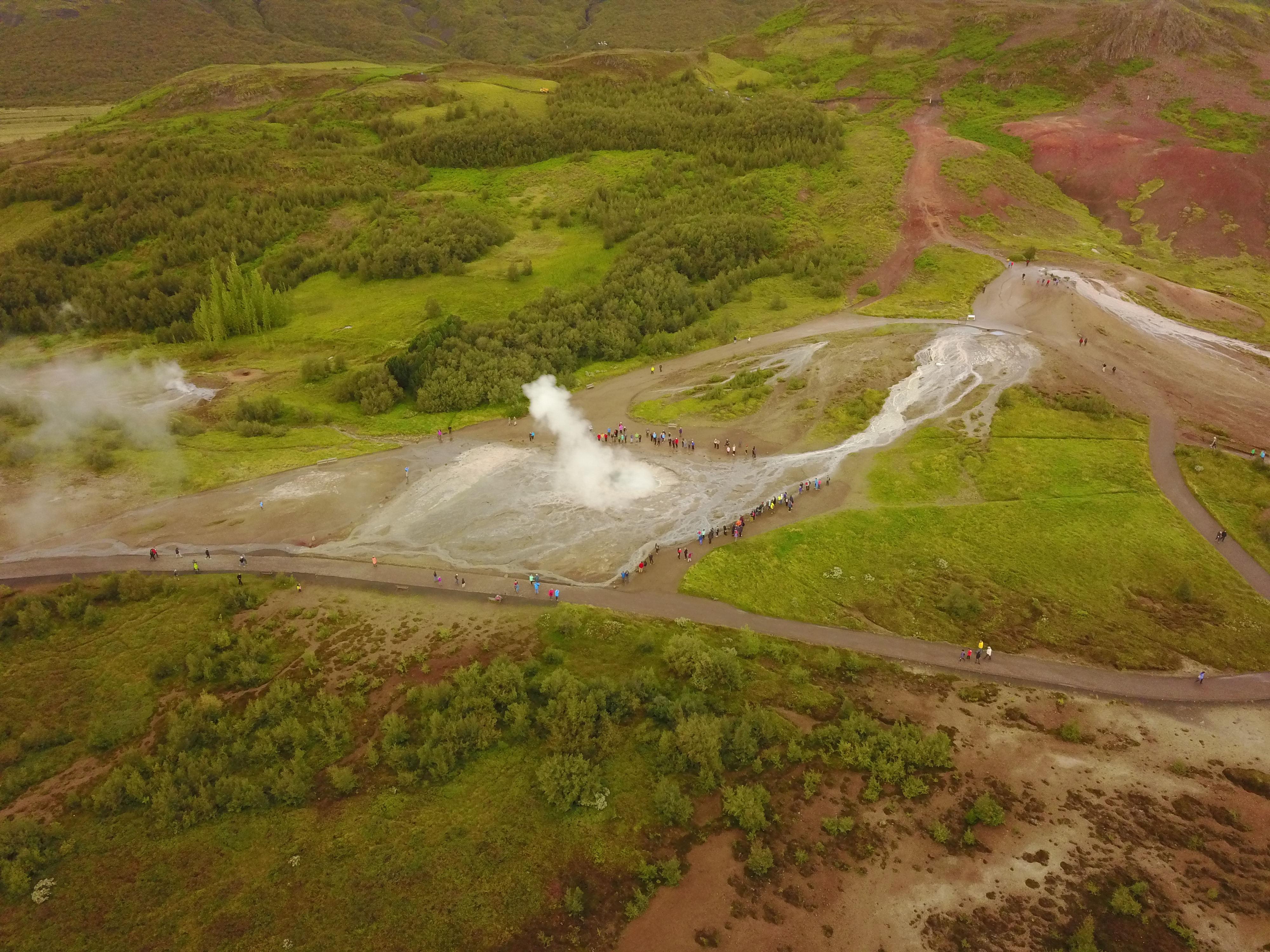 2017-09-04-Iceland-067-Geysir-little-blow-drone.JPG