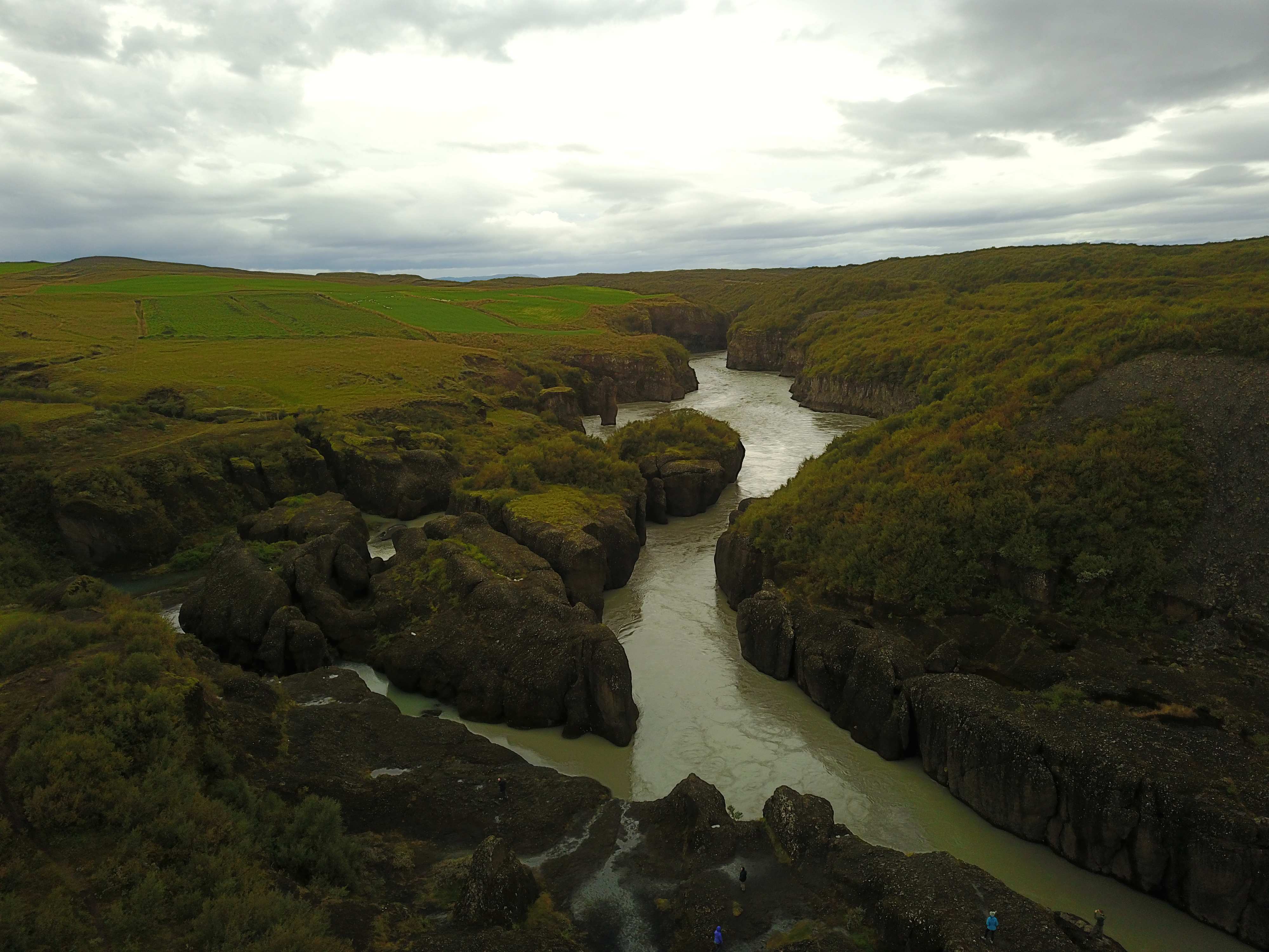 2017-09-04-Iceland-098-Bruarhloo-slot-canyon-drone.JPG