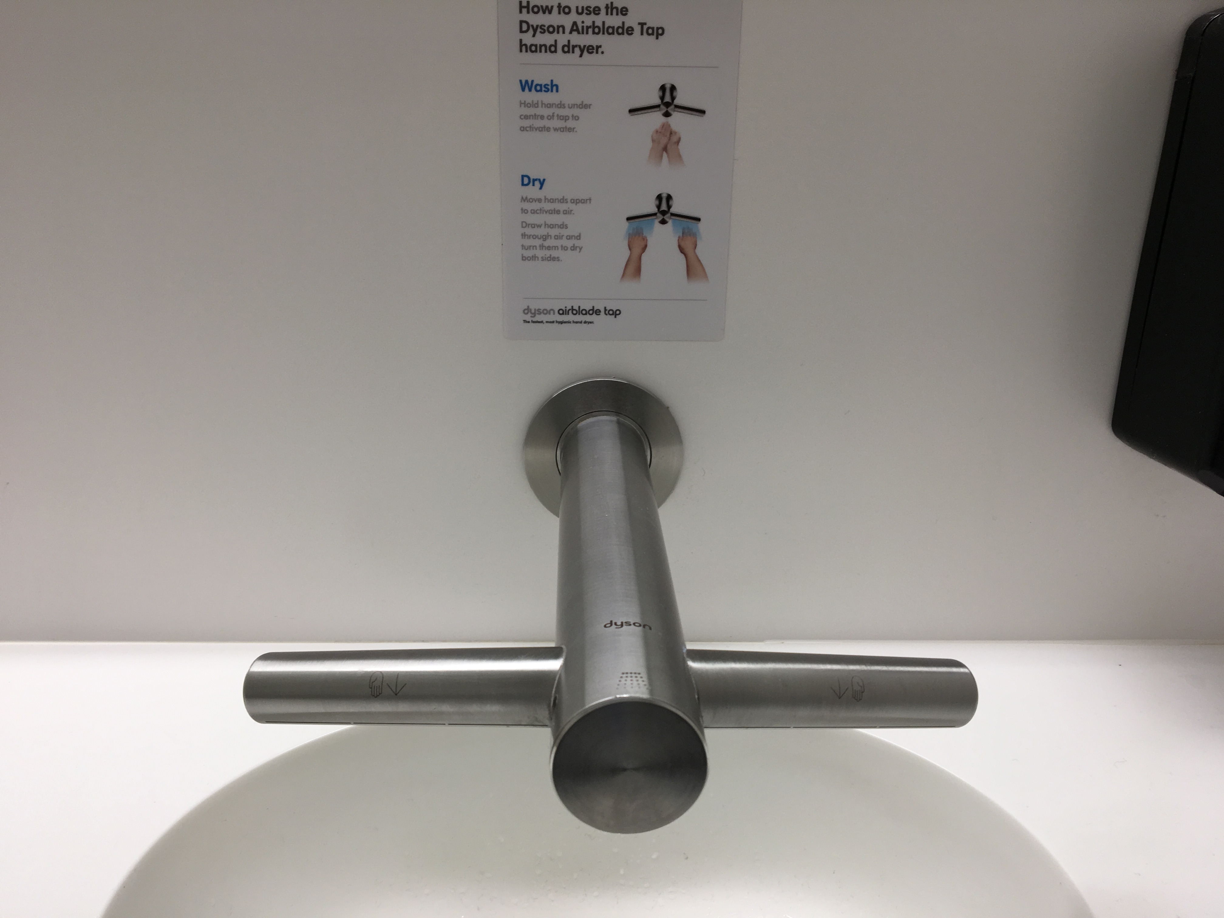 2017-09-05-Iceland-36-airblade-tap-hand-dryer.JPG