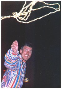 1998-02-ExtravTravisThrowing.jpg