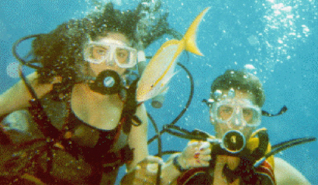 1997/oldpics/1024x768_qt-scuba.gif