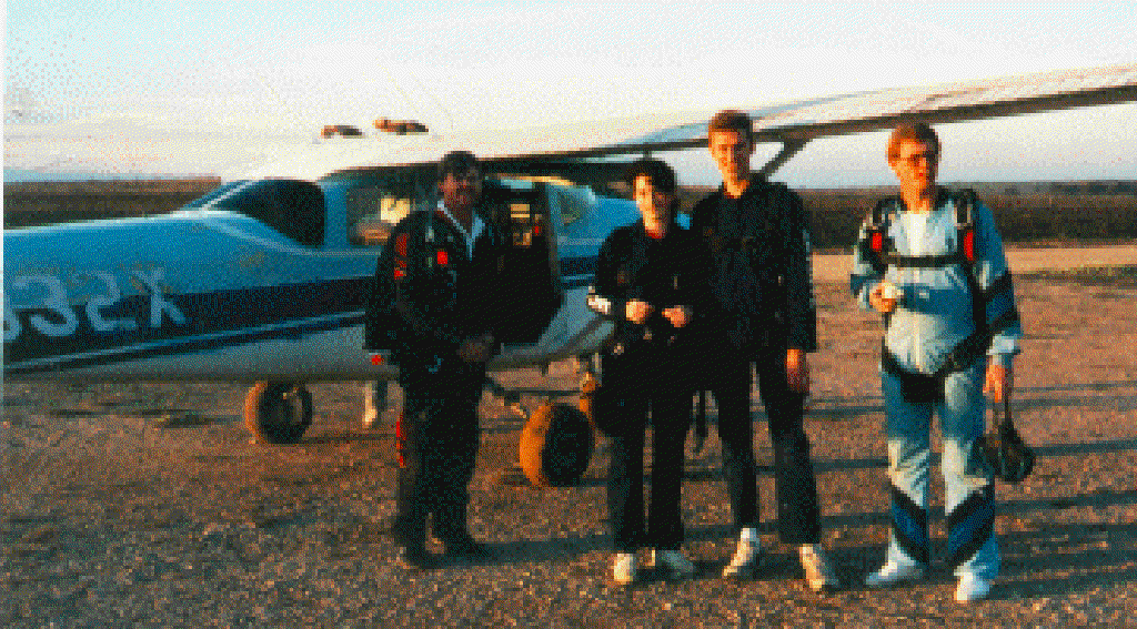 1997/oldpics/1024x768_qtskydiv.gif