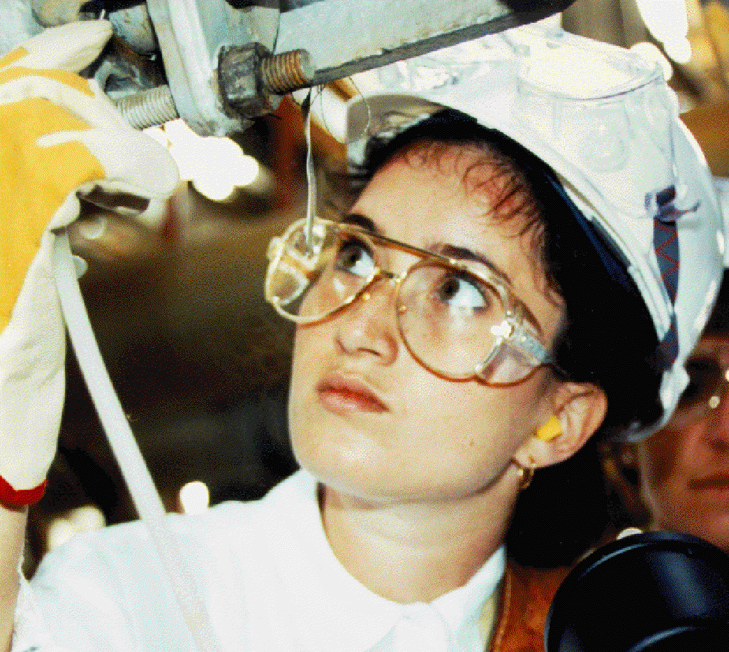1997/oldpics/1024x768_suziplnt.gif