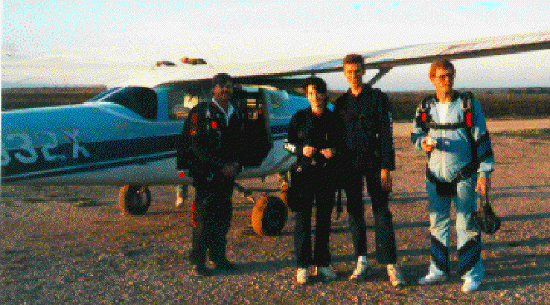 1997/oldpics/800x600_qtskydiv.gif