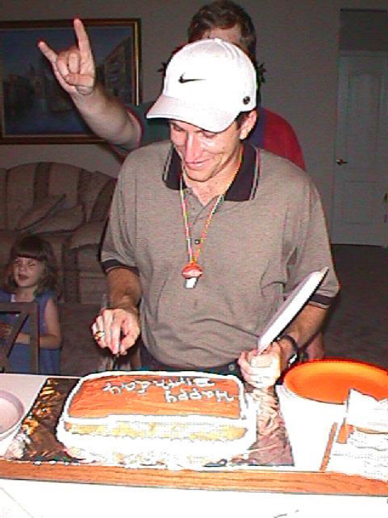 1998/08(August)/Ryans_Birthday/800x600_1998-08-ryan-cake2.jpg