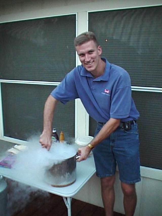 1998-08-t-bday-icecream6.jpg