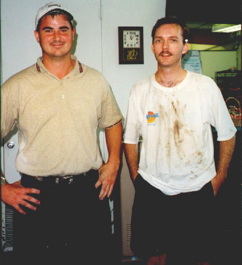 1998/09(September)/WHS-10yr-Reunion/golf/1024x768_1998-10yr-golf-loosers-scott_wright-brad_newberry.JPG
