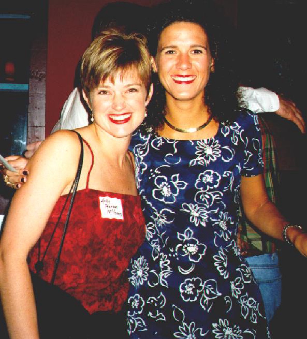 1998/09(September)/WHS-10yr-Reunion/happyhour/1024x768_1998-10yr-hh-holly_pearson-noelle_norvell.JPG