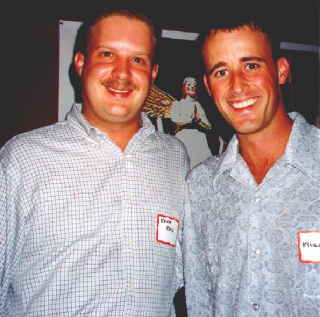 1998/09(September)/WHS-10yr-Reunion/happyhour/640x480_1998-10yr-hh-kevin_kriss-kyle_clark.JPG