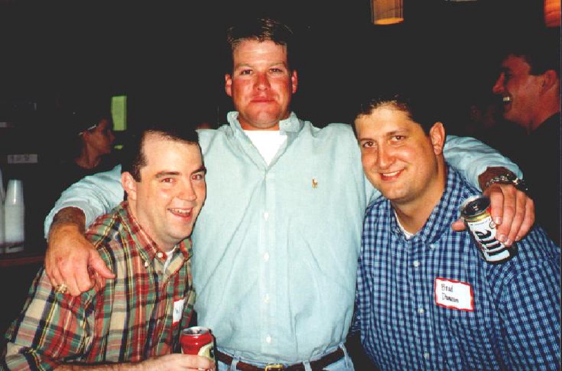 1998/09(September)/WHS-10yr-Reunion/happyhour/800x600_1998-10yr-hh-brad_wisner-peter_chase-brad_duncan.JPG