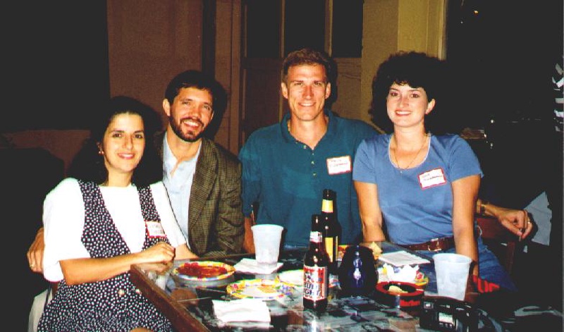 1998/09(September)/WHS-10yr-Reunion/happyhour/800x600_1998-10yr-hh-muellers-hildebrands.JPG