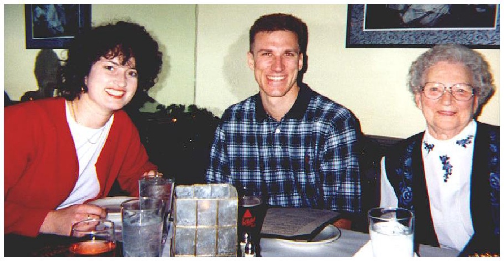 1998/12(December)/Christmas/1024x768_1998-12-xmas-y-anniversary.JPG