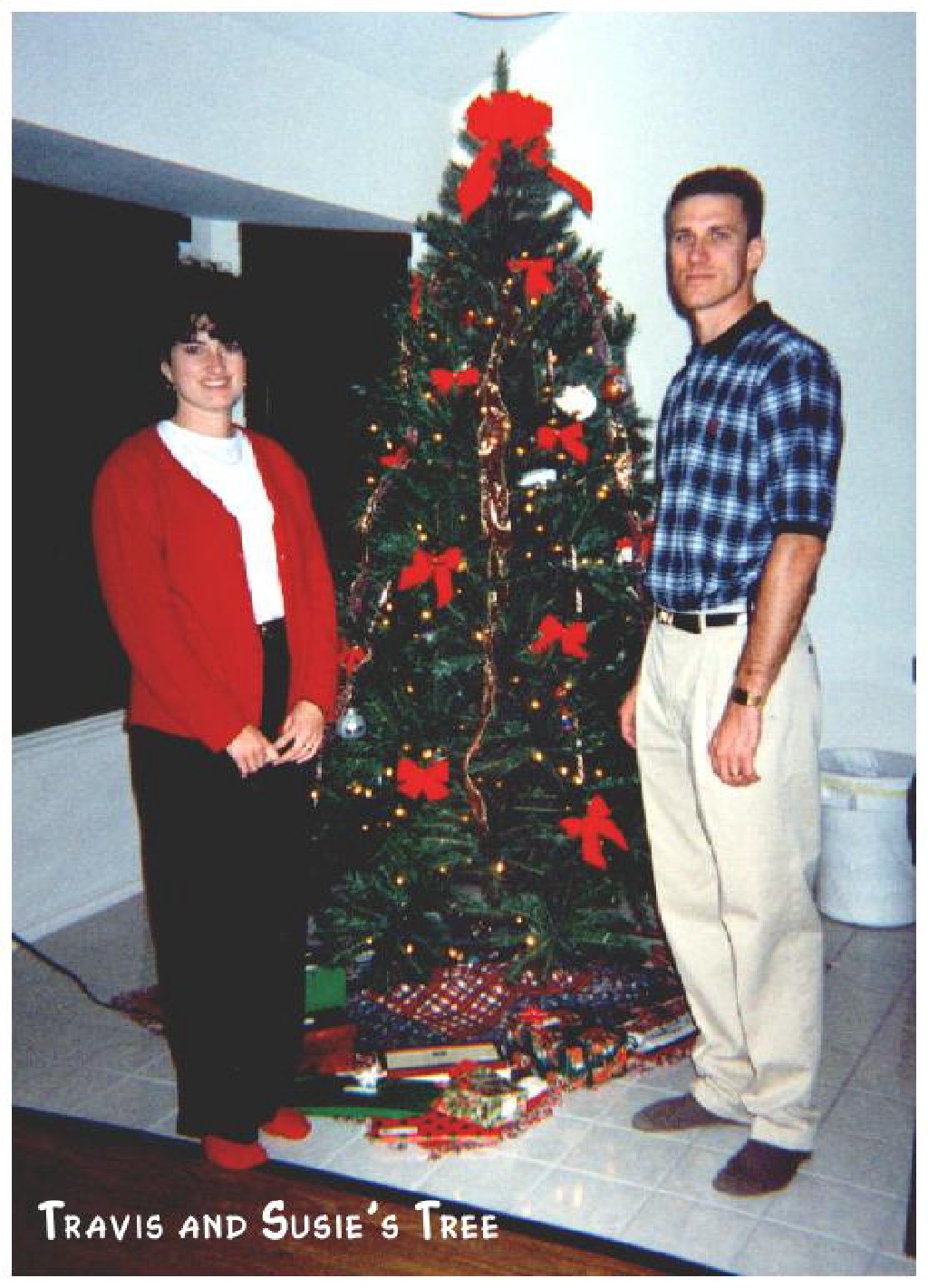 1998/12(December)/Christmas/1024x768_1998-12-xmas-z-Travis'-tree.JPG