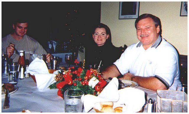 1998-12-xmas-y-anni-jim-jus-kat.JPG