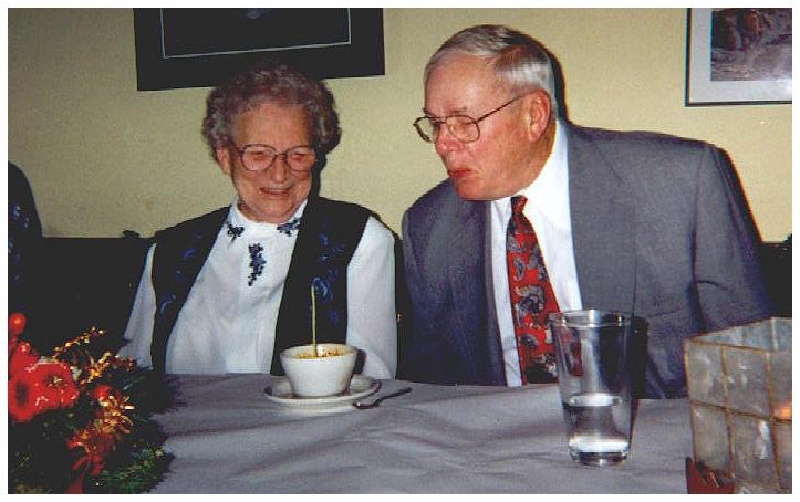 1998-12-xmas-y-ann-din-Gr-Gr.JPG