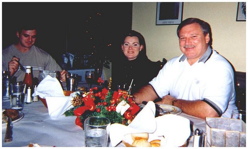 1998-12-xmas-y-anni-jim-jus-kat.JPG